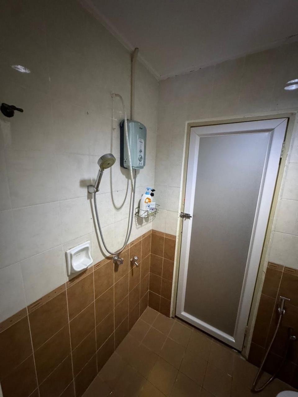 Momo Guest House كُوالا تيرينغانو المظهر الخارجي الصورة